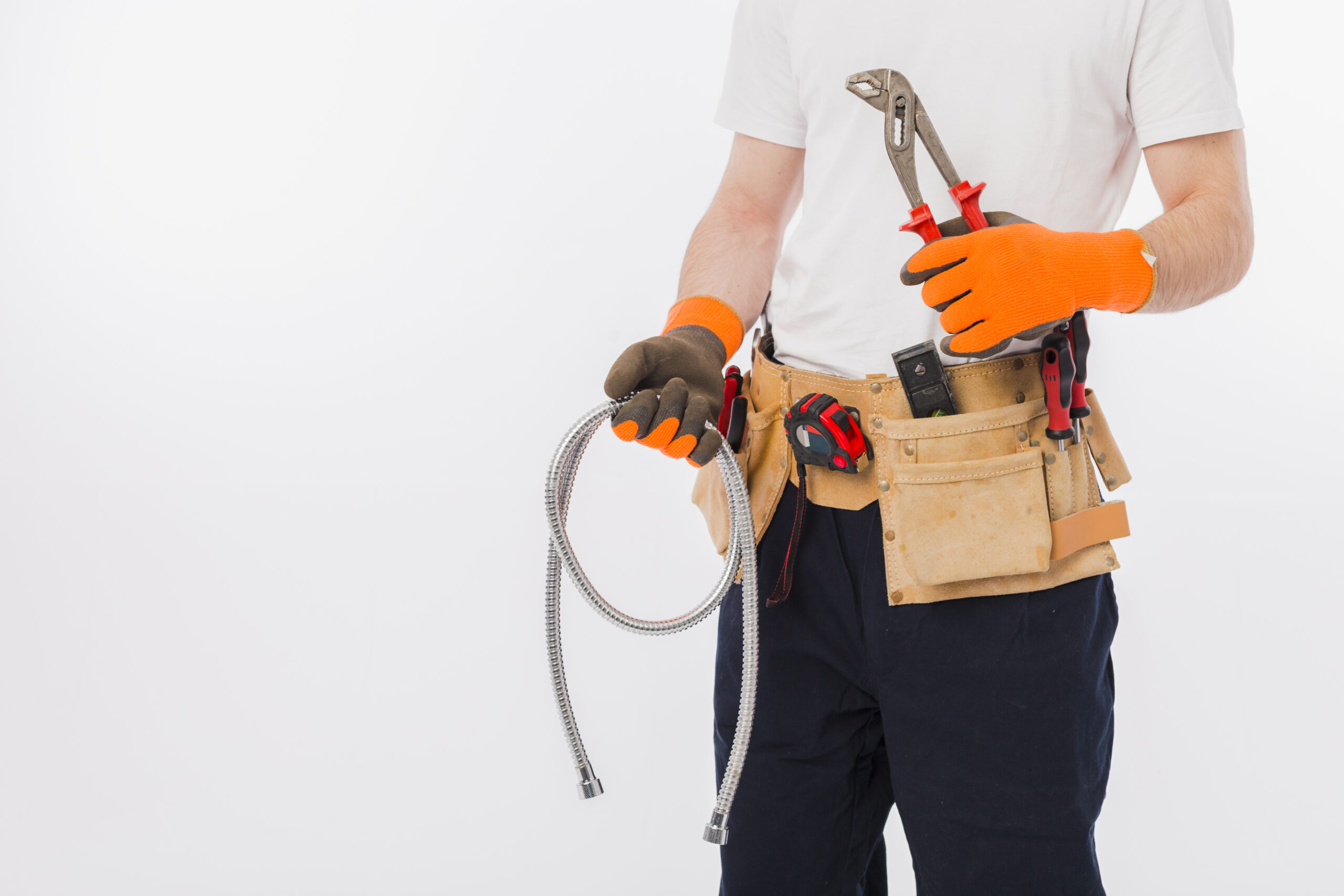homme - plombier - outils - gants - orange - rouge - plomberie - réparation - CAEN-PLOMBERIE - 14 homme - plombier - outils - gants - orange - rouge - plomberie - réparation - CAEN-PLOMBERIE - 14